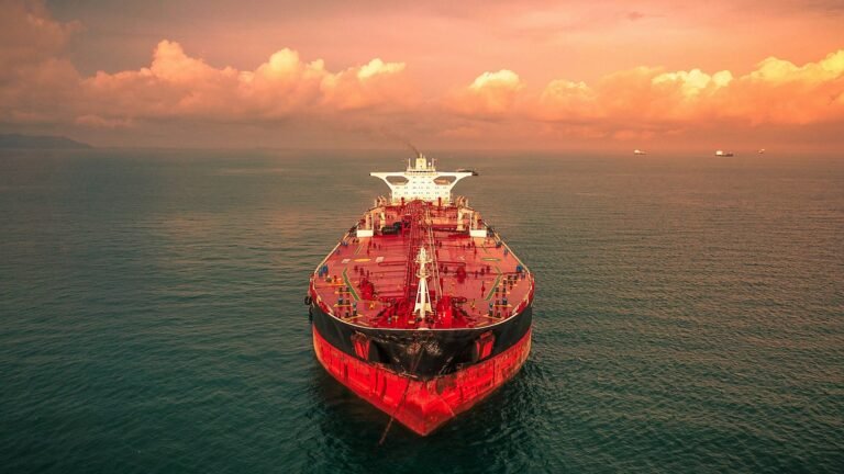 Bahri VLCC contract – crude oil tanker at anchor
