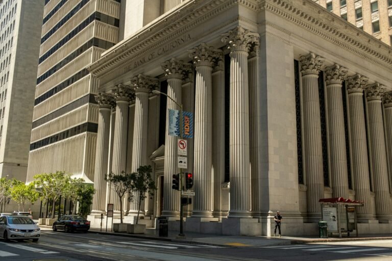 Banque du Caire IPO – bank building with columns